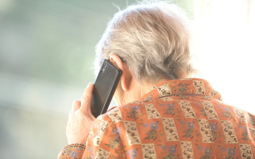 signora_al_telefono.jpg